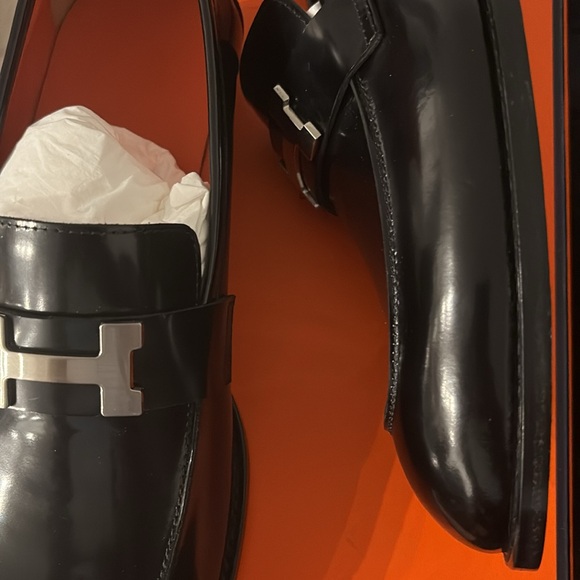 Hermes men loafer
 size- 11
Brand new condition 
Selling because doesn’t fit me